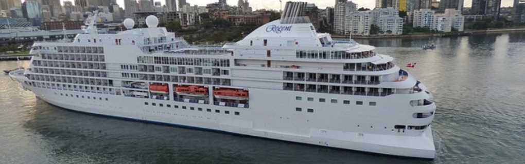 Luxury cruise booking strategy and price dynamics