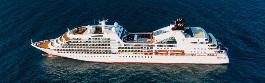 Cruise ship evening entertainment and cultural enrichment lecture